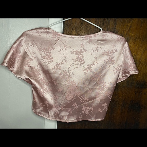 Super comfy and flowy tie front, rose gold SHEIN top💓 SIZE XS - Picture 2 of 2